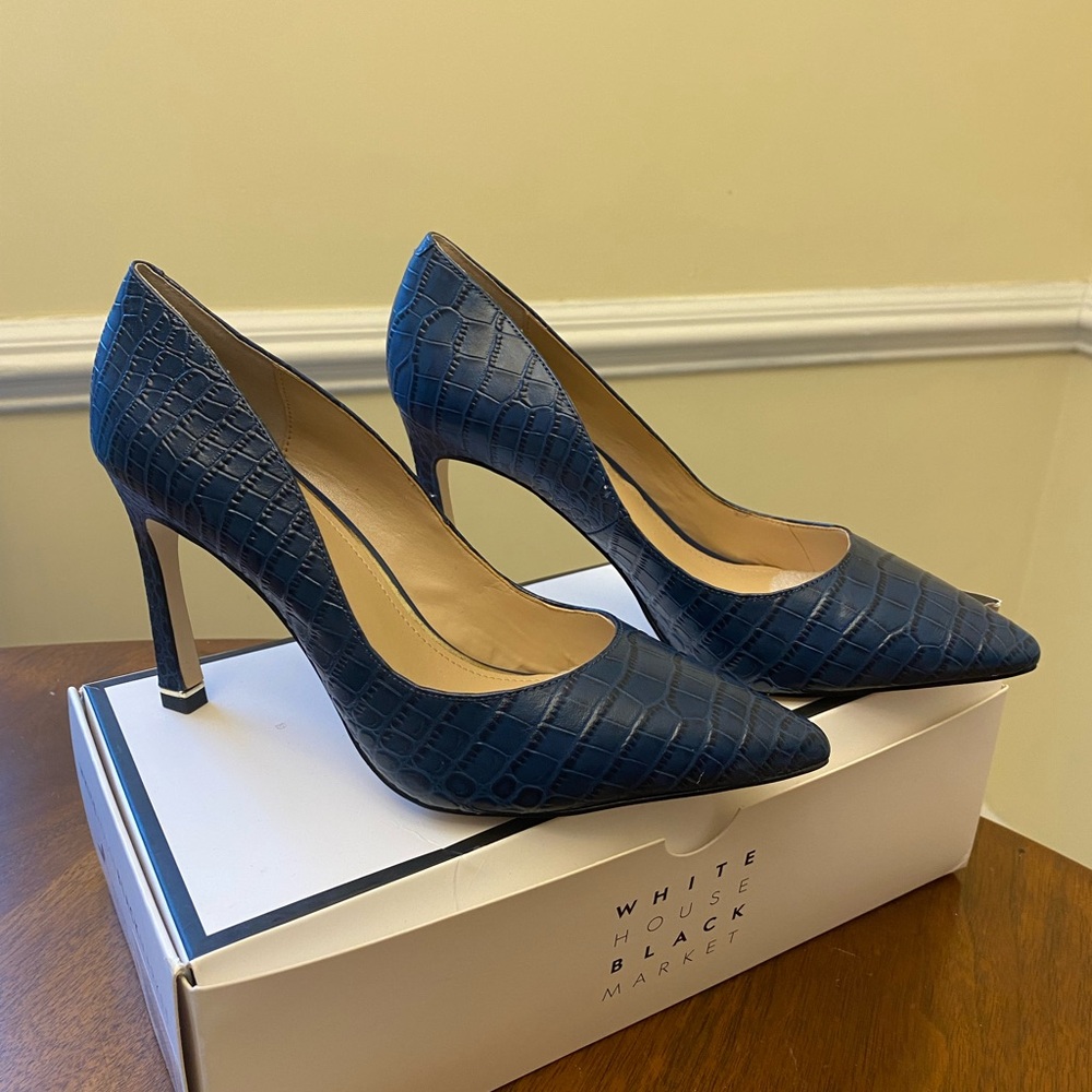 White House Black Market Leather Crocodile Embossed Blue Pumps Heels - Size 8